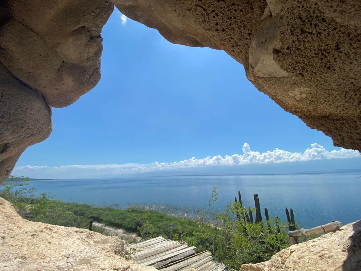 Lago Enriquillo Resort Cerro Al Medio Екстериор снимка